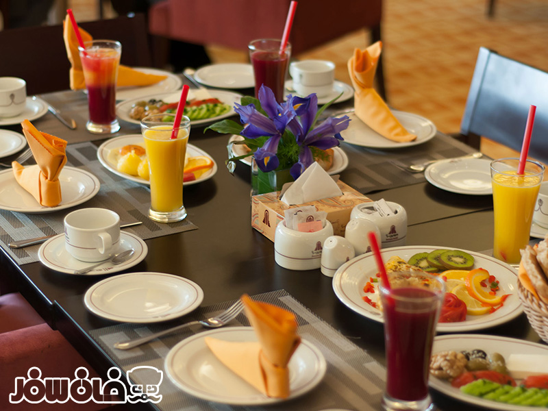صبحانه هتل پارسیان آزادی تهران